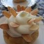 「白い帽子のシュークリーム」