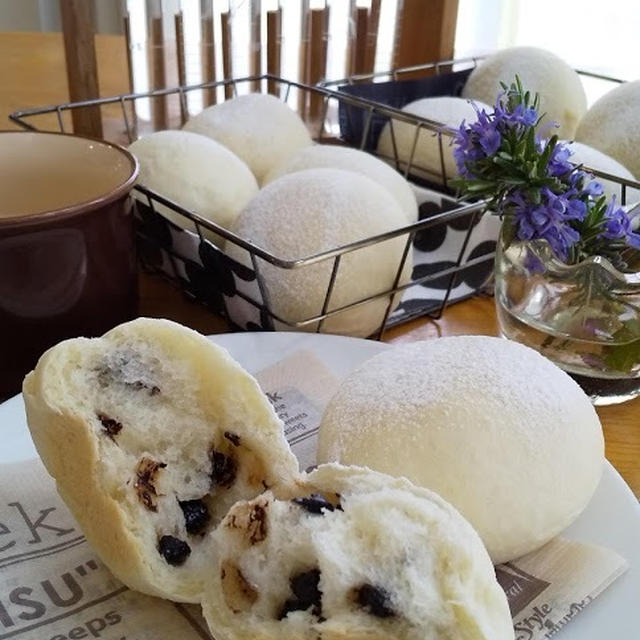 豆乳仕込みの白パンにチョコチップ