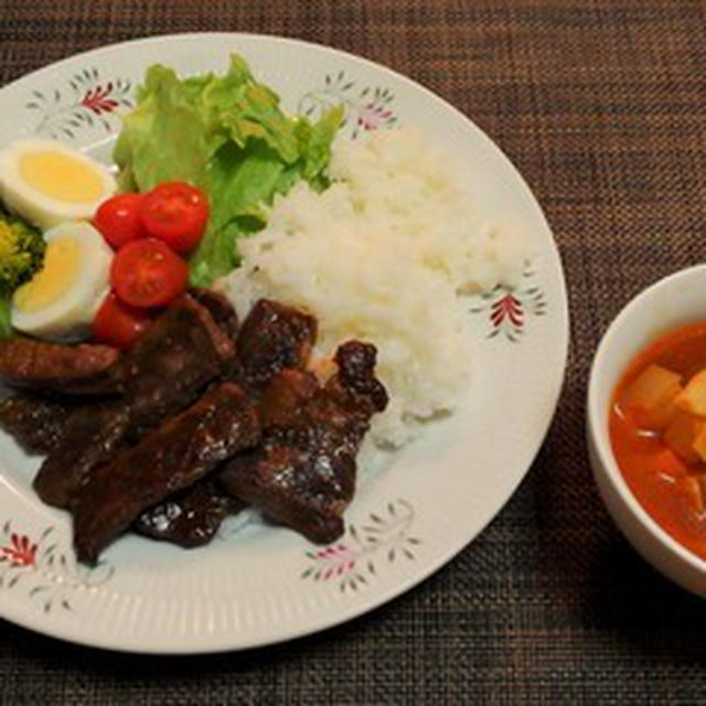 写真に撮るとハラミ焼きが黒っぽい・・・ミネストローネ♪・・♪