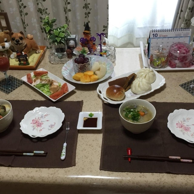 残り物を並べて朝食
