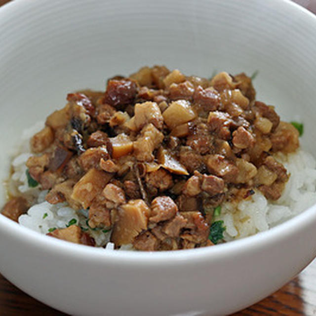デブッてるんで控えめに「魯肉飯」