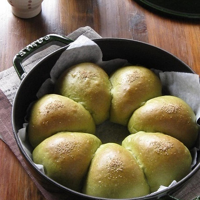 ストウブブレイザーで♪ 抹茶のちぎりあんパン