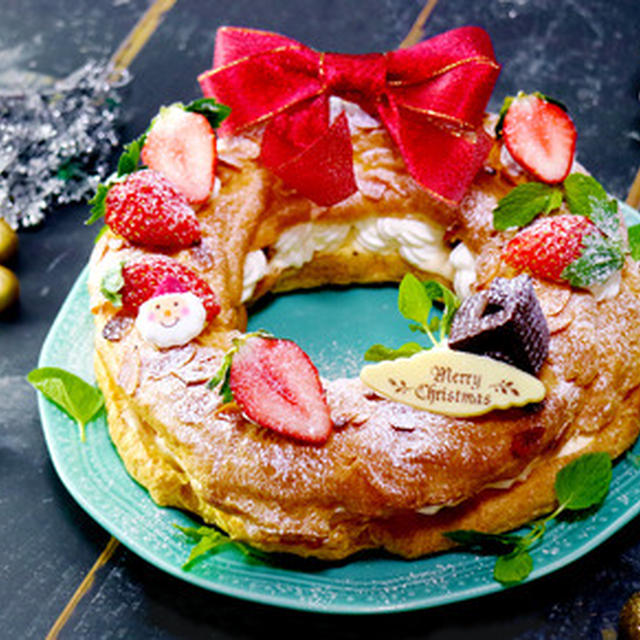 シュークリームでリースのクリスマスケーキ By Apomomokoさん レシピブログ 料理ブログのレシピ満載