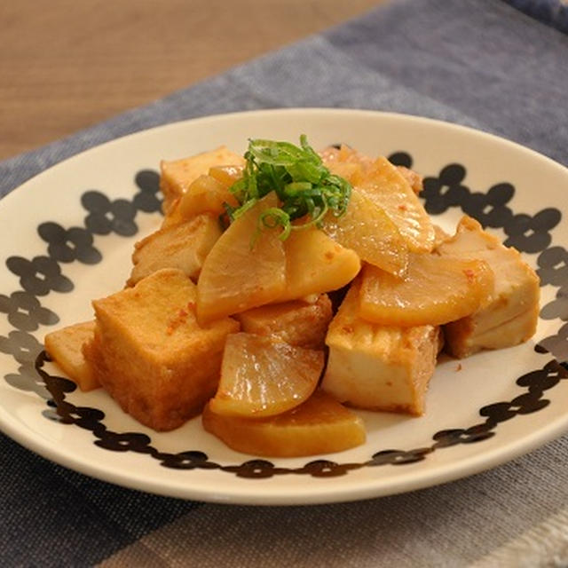 ヘルシーなのに満足感大☆厚揚げと大根のピリ辛炒め