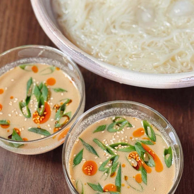 マンネリ解消◎混ぜるだけで大満足！ラー油が決め手の『ピリ辛ごまダレそうめん』