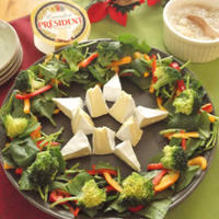 クリスマスに！型不要♪切って並べるだけ～の星型チーズ　リースサラダ
