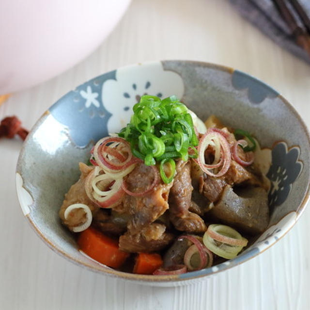 牛すじ肉とこんにゃくの味噌煮｜味噌だれ使用で簡単レシピ