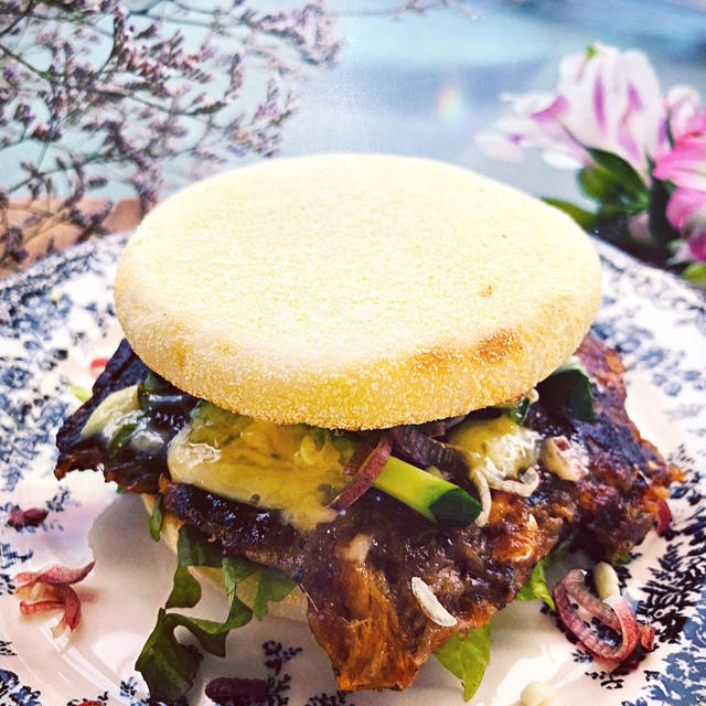 栄養満点★サバの醤油煮缶で作るバーガー