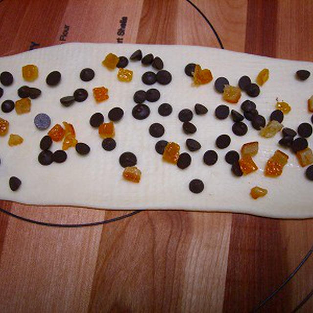 チョコとオレンジのお花パン成形♪
