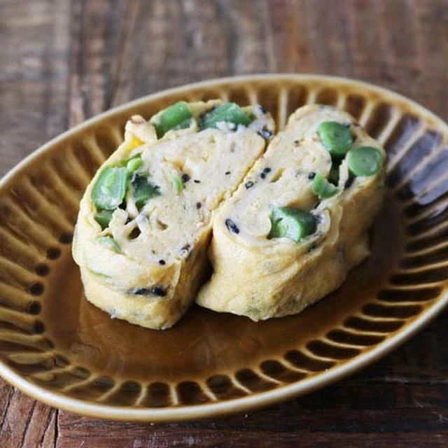 野菜を加えた卵焼きアレンジ！インゲンと黒ごまの和風卵焼き