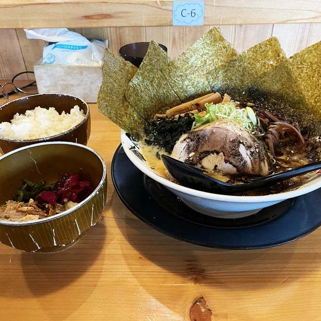 銀の焦がしマー油きくらげ味噌ラーメンのり増しで啜る