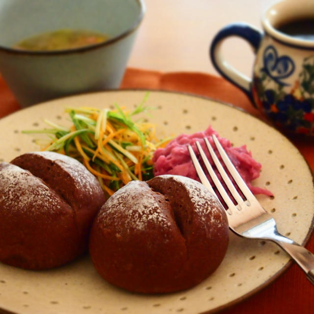 チョコパンとサラダのプレート朝ご飯