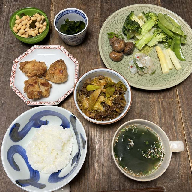 鶏唐揚・鮃カルパッチョ・ブロッコリーホワイトアスパラ・マッシュルーム汐醤油・牛肉とキャベツ辛炒丼