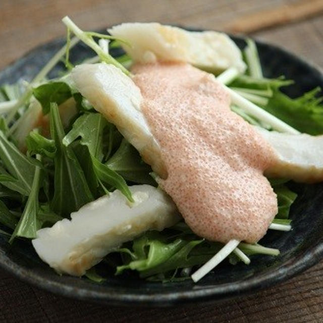 簡単サラダ♪水菜と笹かまの明太マヨ
