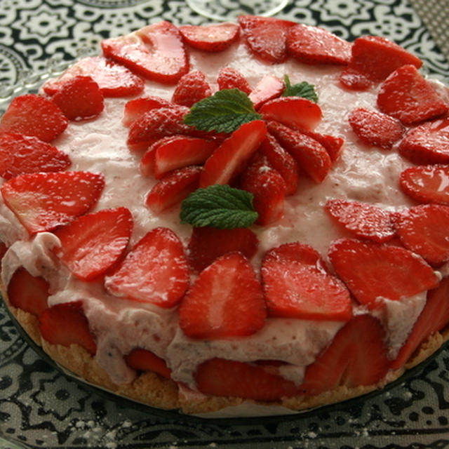 苺のヨーグルトムースケーキ