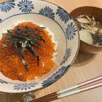 共働き会社員夫が作る お袋のいくら丼 節約晩ごはん