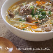 【簡単カフェ飯】ダイエットにもＯＫ♪肉団子ときのこのピリ辛スープ♪