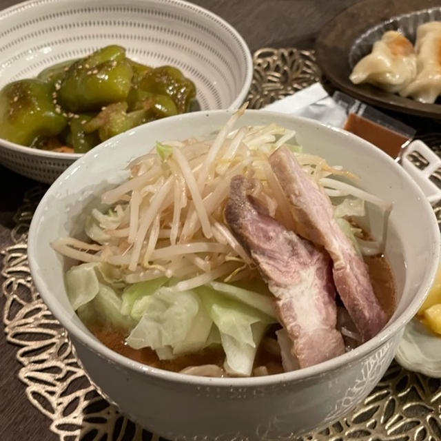 おうちで食べられる二郎系ラーメン＆沖縄餃子の夜ごはん