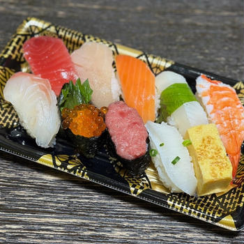 スーパーのお寿司