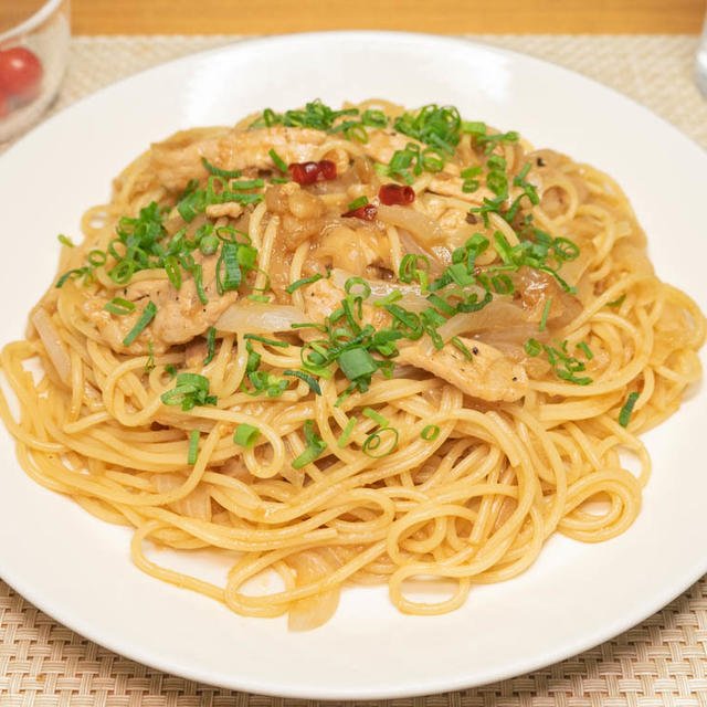 新玉ねぎと豚肉の生姜焼きパスタ