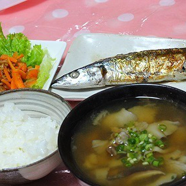 サンマの塩焼きときのこ汁。そして大泣き（夜ご飯）