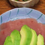 ビンチョウマグロとアボカド