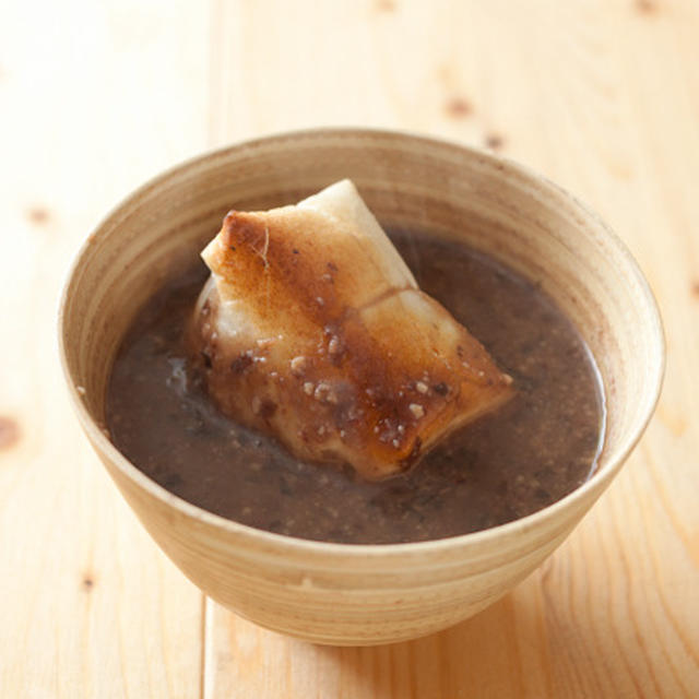 あけましておめでとうございます。失敗黒豆でお汁粉。