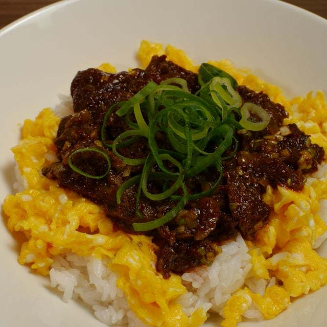 麻辣牛筋とナイスアシストなのはスクランブルエッグ。