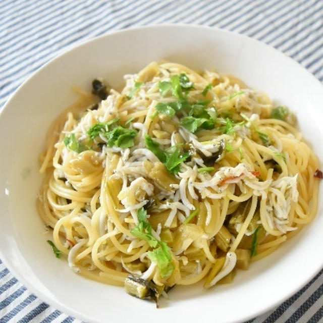 しらすと野沢菜のペペロンチーノ。旬のしらすとお漬物で味付けいらずの簡単パスタ。