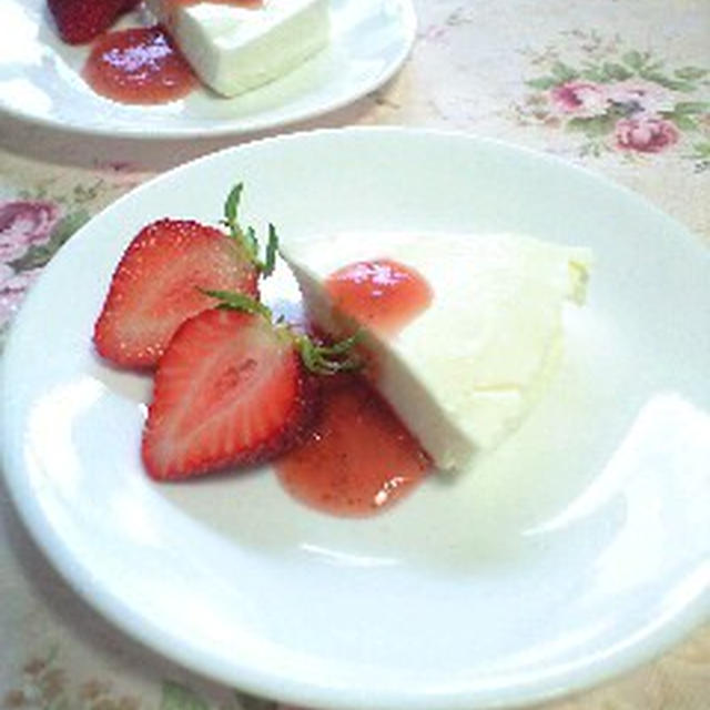 レアチーズケーキｗｉｔｈいちご