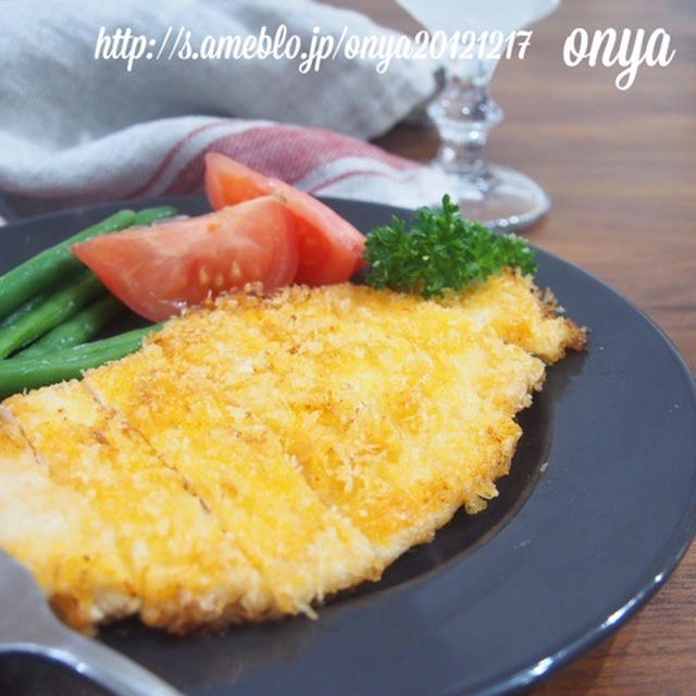 大人も子供も喜ぶ！一枚ドーン！鶏胸肉deオーロラソースのチキンカツレツ♪