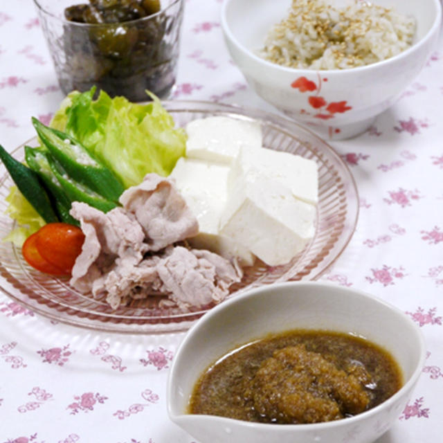 おろし黒酢中華ドレッシング。　で豚しゃぶ＆豆腐サラダの晩ご飯。