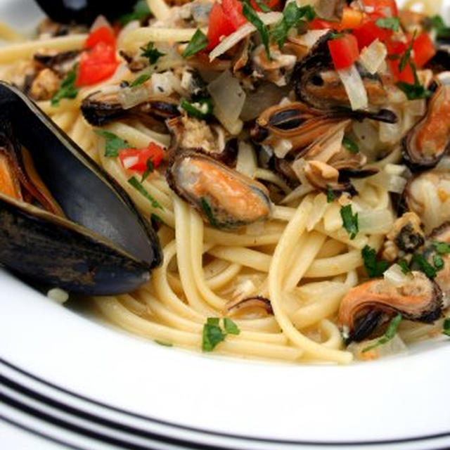 Pasta with Mussels and White Wine Sauceムール貝のパスタ、白ワインソース