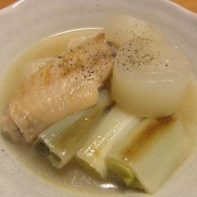 野菜が主役！大根と長ネギと手羽先のスープ煮
