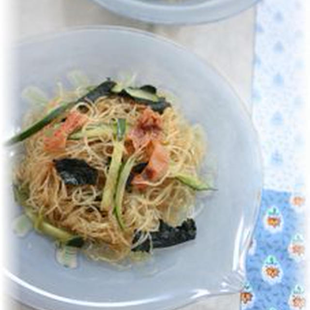 春雨の梅海苔和え。　と朝御飯。