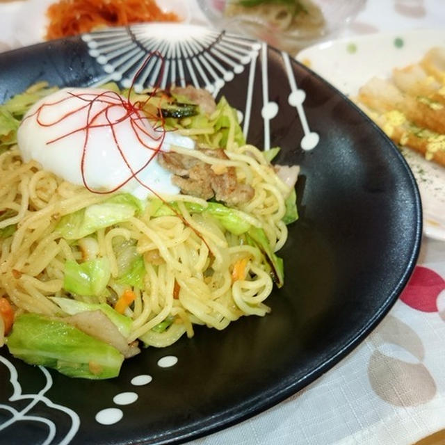 ご飯にのっける餃子で焼きそば！