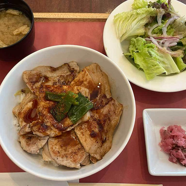 ロイヤルホストの豚丼ランチが、お値段以上に最高だった件