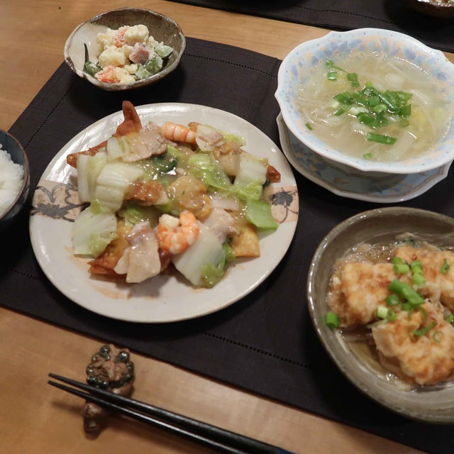 揚げワンタンの海鮮餡かけの晩ご飯　と　我が家の敷紅葉♪