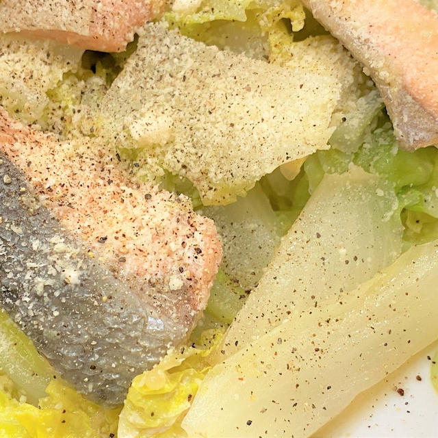 白菜と鮭のみそバターフライパン蒸し
