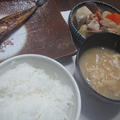 里芋と鶏肉の煮物　焼きサバ