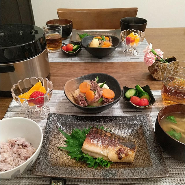 焼いた鯖と肉じゃがの献立 特に何もない日 By バタコさん レシピブログ 料理ブログのレシピ満載