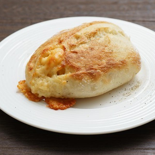 ほったらかしで作るチーズと黒胡椒のクッペっぽいパン【レシピ】