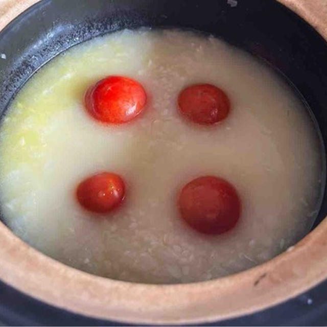 土鍋でトマト丸ごと炊き込みご飯