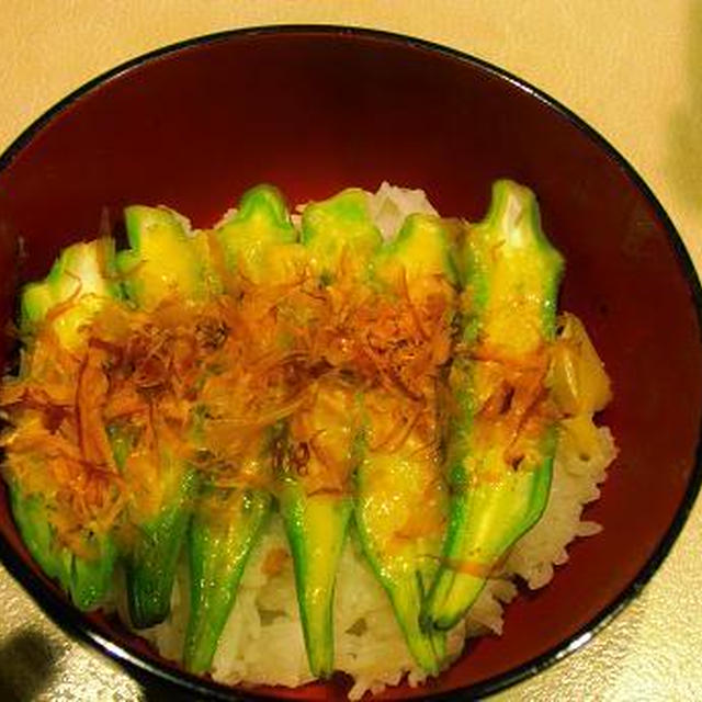 ウェブ掲載のお知らせ　くらしのアンテナ　「オクラとチーズおかか丼」