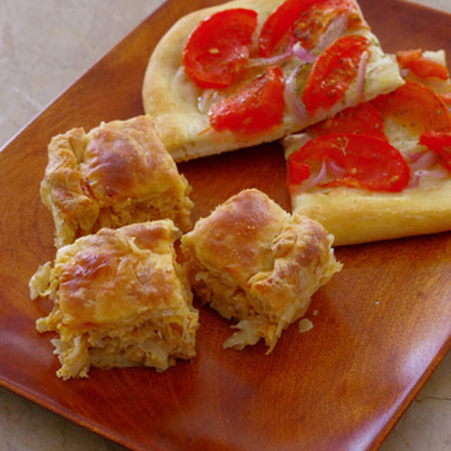 発酵キャベツのパイと、トマトの平焼きパン
