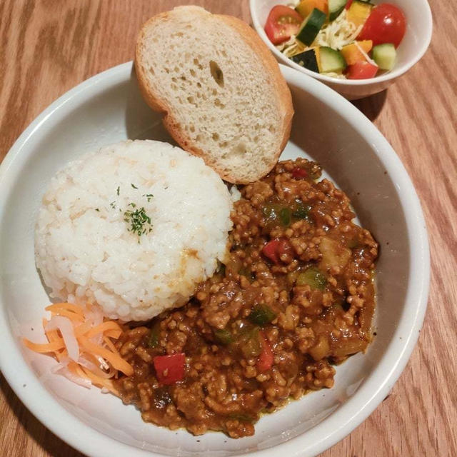 あわびごはんとキーマカレー。