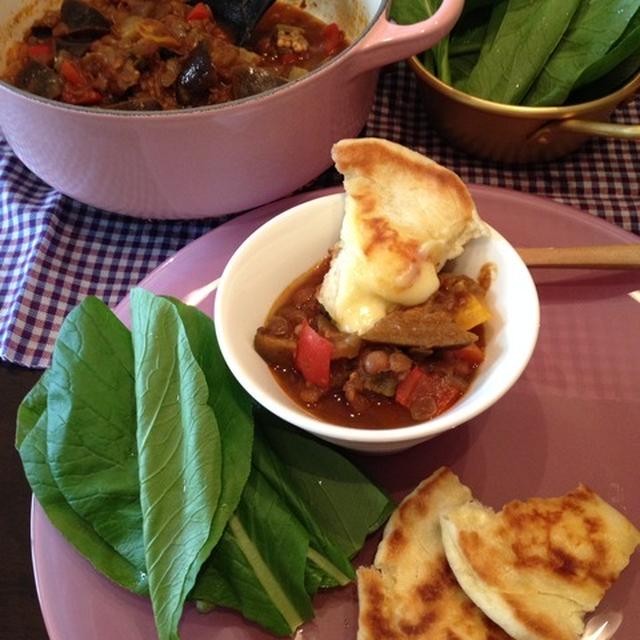 大きなチーズクルチャでカレーランチ。