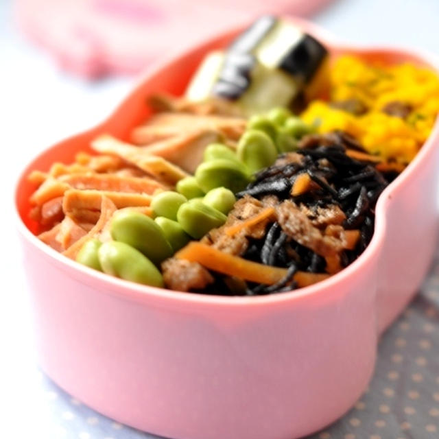 変わり３色う丼弁当。