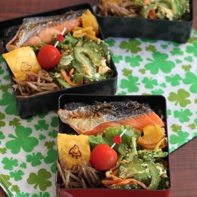 のり鮭弁 ✿ モーウィとチキンの煮物♪