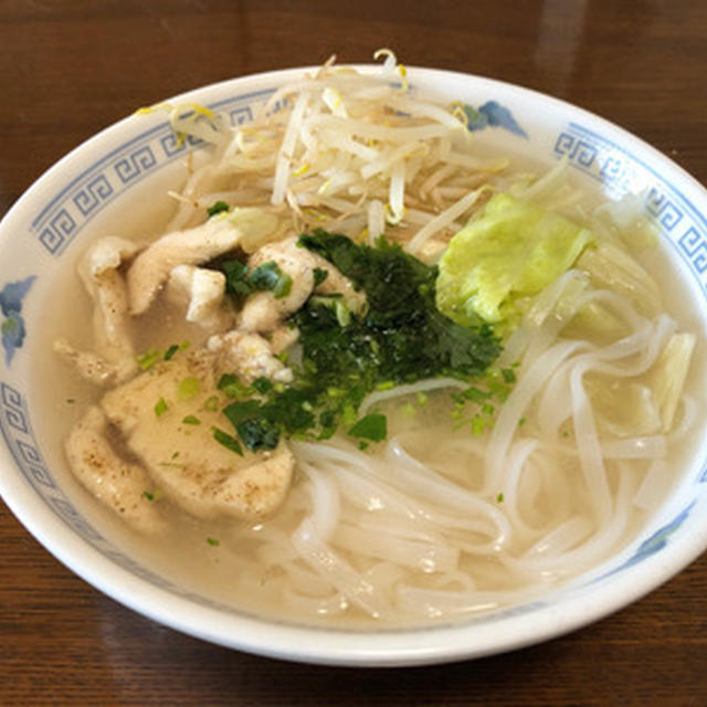 蒸し鶏の煮汁で「フォーガー」風